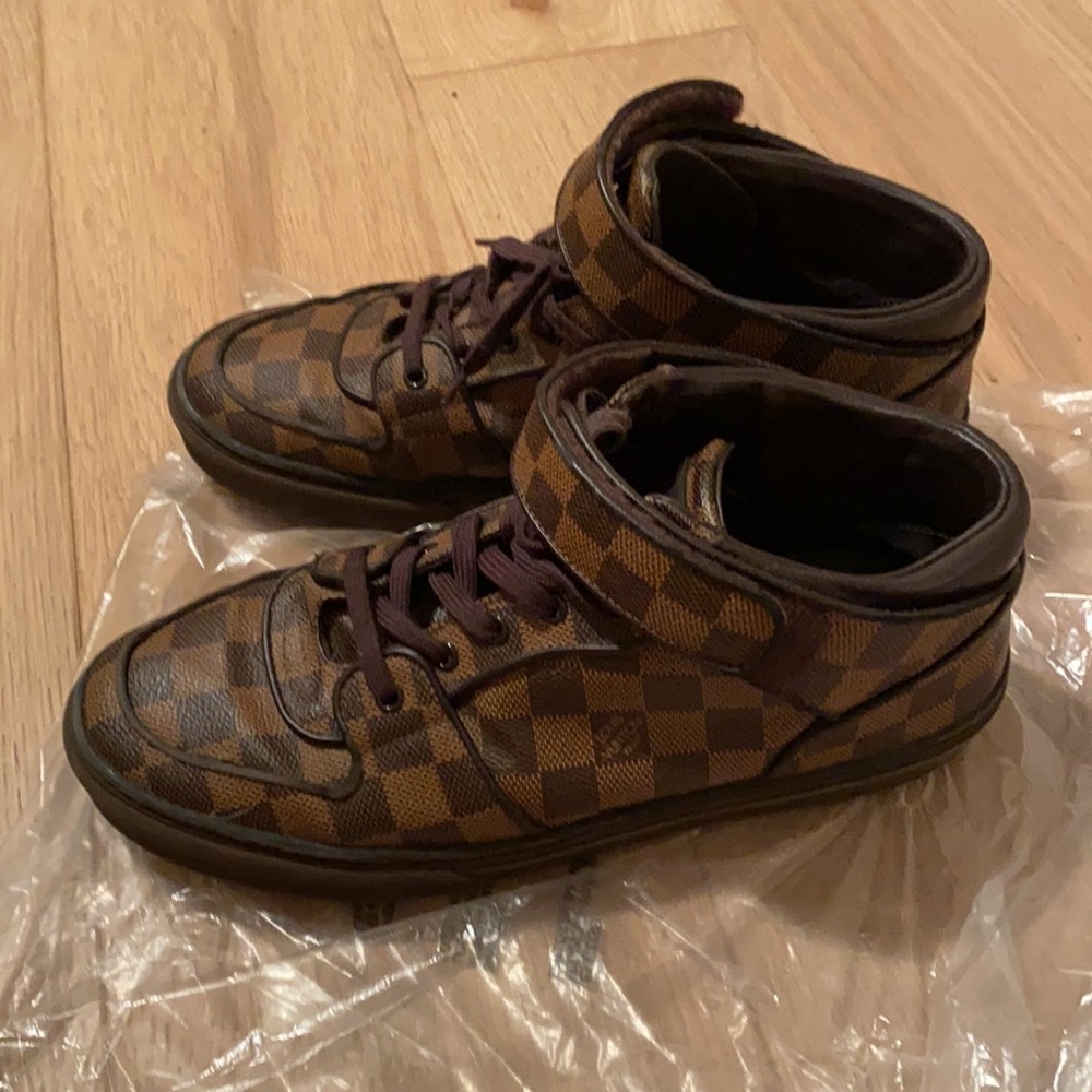 Sneakers by Louis Vuitton - Picture 2 of 13